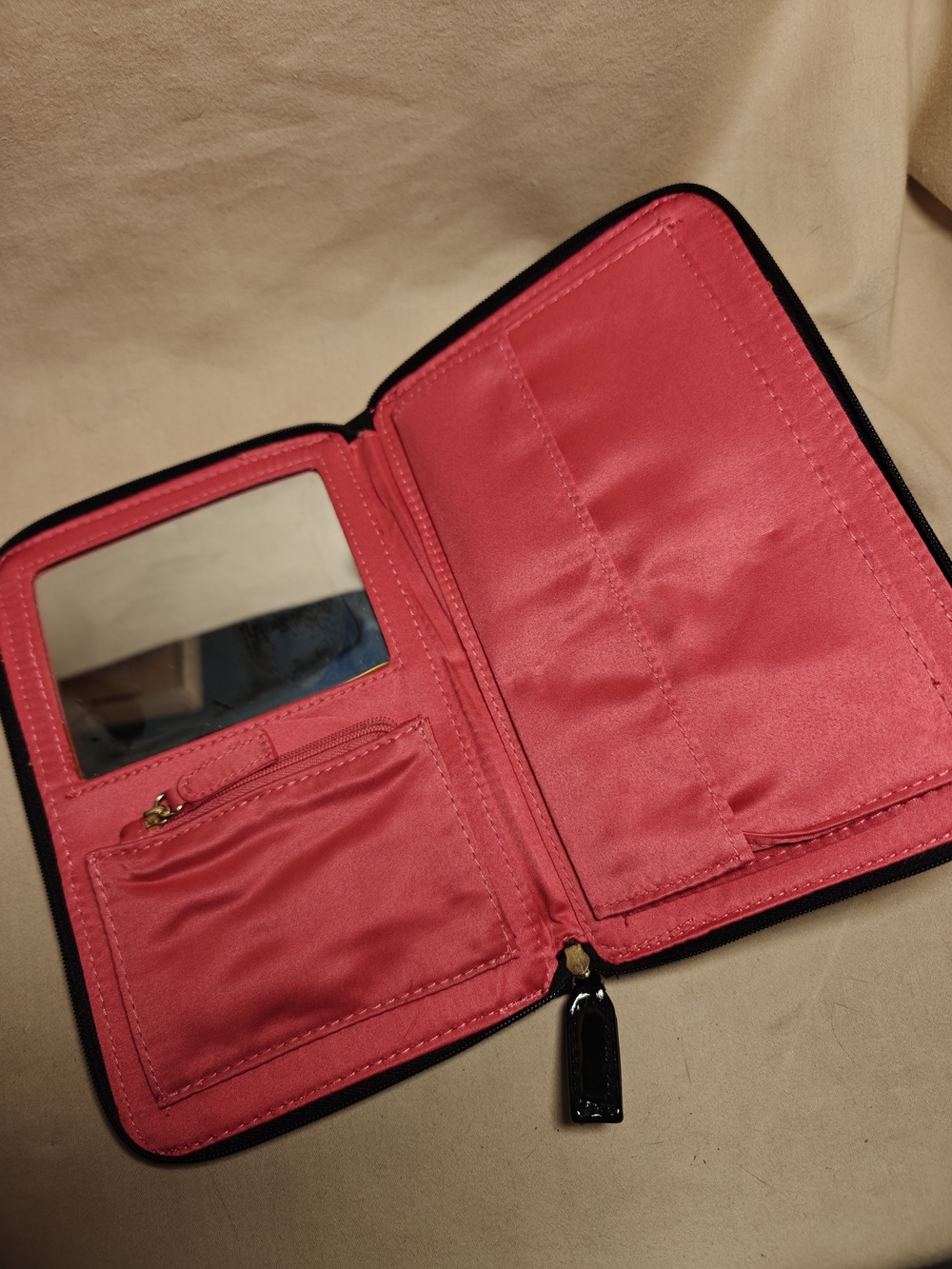 Y-Shaped Black Patent Leather Zip Pouch - Picture 4 of 6